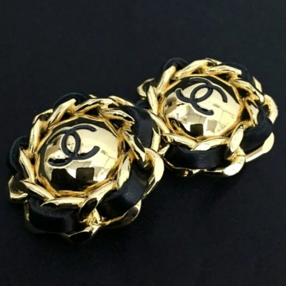 CHANEL CC LOGO TWIST GOLD TONE EARRINGS/UT2186 - Picture 10 of 10